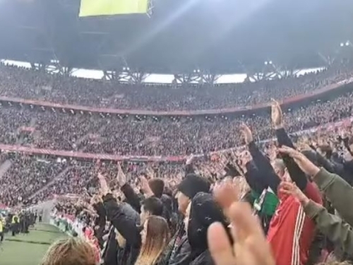 NESTVARNI PRIZORI IZ BUDIMPEŠTE: Navijači Mađarske na utakmici protiv Irske skandiraju 'Bosna, Bosna' (VIDEO)