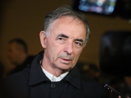 OGLASIO SE I PUPOVAC: 'Nisu navijači u Splitu i Zagrebu došli zbog toga što ih je smetao memorandum, nego...'