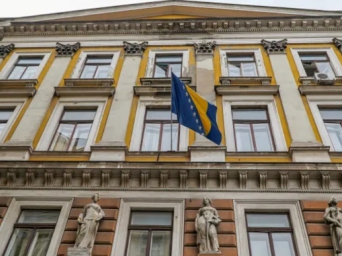 ZAŠTO JE UKINUT PRITVOR POLICAJCU OSUMNJEČENOM ZA SPOLNI ODNOS SA MALOLJETNOM OSOBOM: Sud poslao obrazloženje