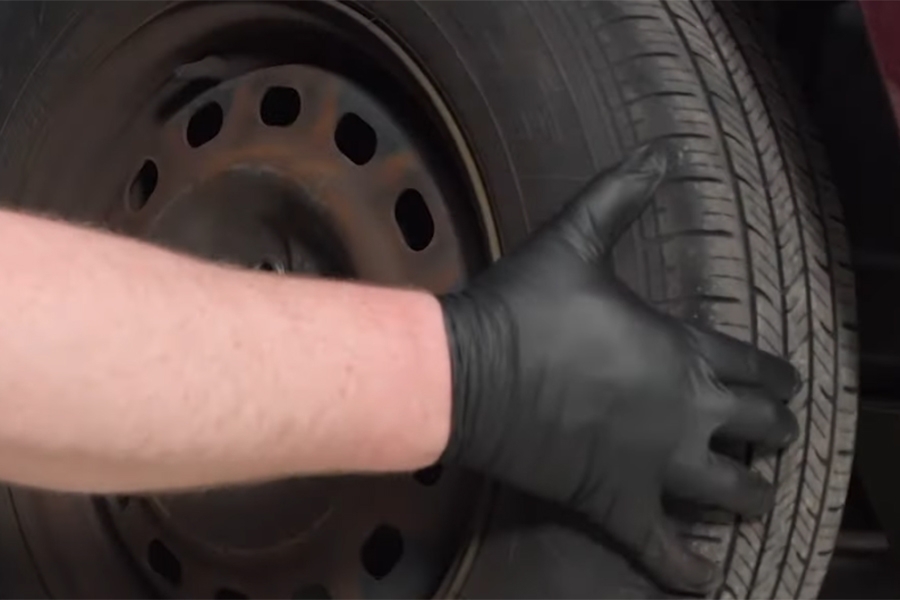 TRIK KOJI ŠTEDI NOVAC: Ukoliko još niste zamijenili gume, a vulkanizer preporučuje kupovinu novih, isprobajte ovo...