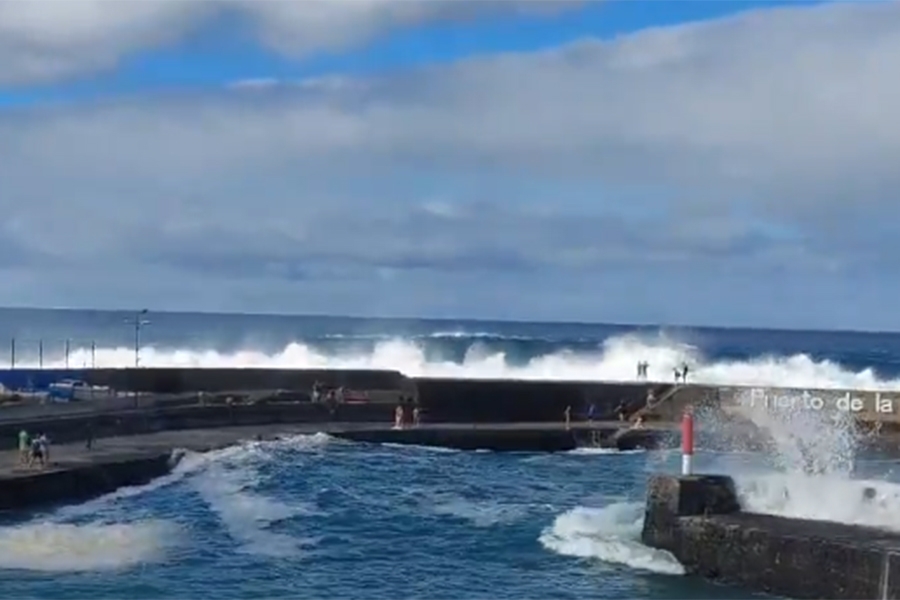 ŠOKANTNI PRIZORI IZ TURISTIČKOG RAJA: Ogromni valovi zapljusnuli obalu, ima mrtvih...