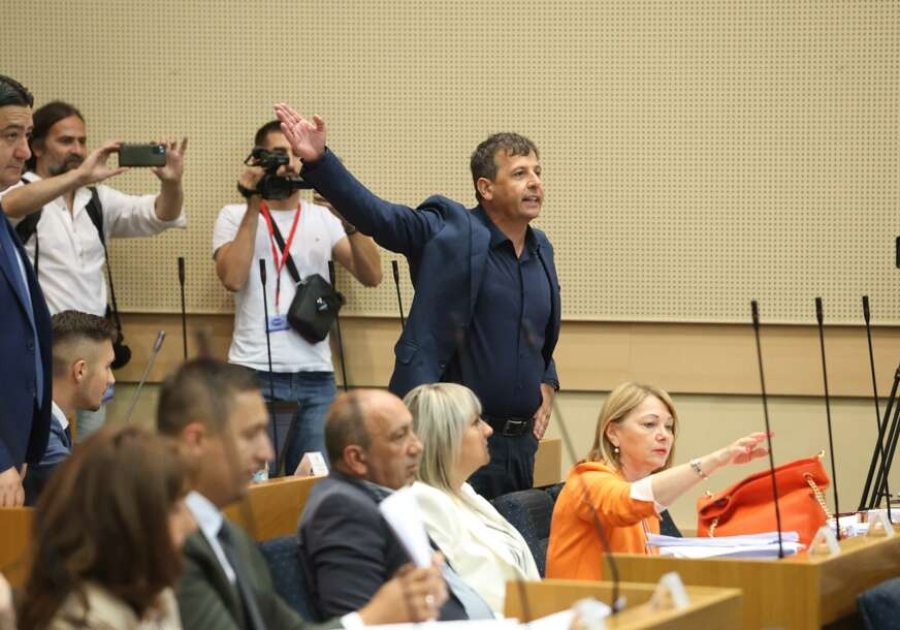 VARNICE U BANJOJ LUCI: Nebojša Vukanović na sjednici NSRS kazao da se stidi zbog izjava Milorada Dodika, a onda je krenulo...