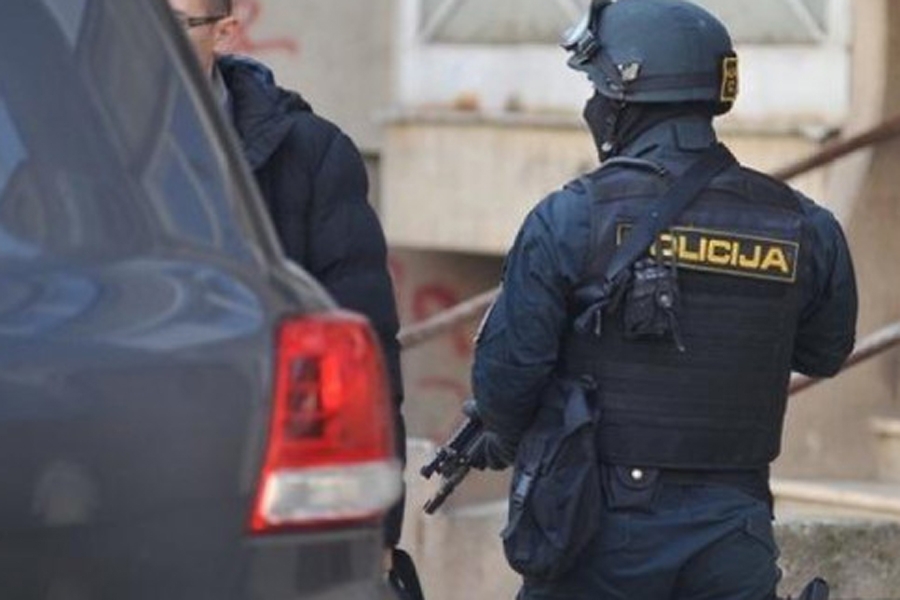 BRZA POLICIJSKA AKCIJA: Pretresi i hapšenja na više lokacija, pronađeno oružje...