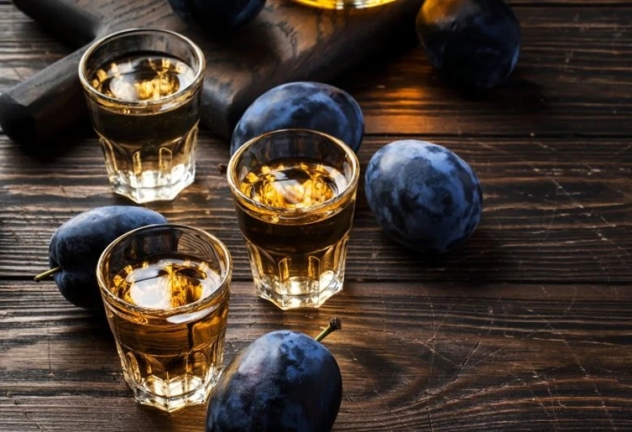 ISTRAŽIVANJE POKAZALO: U Bugarskoj opada potrošnja domaće rakije