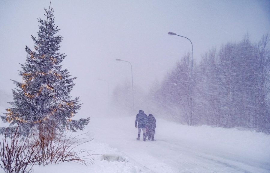 DRAMA NA SJEVERU EVROPE: Zbog oluje desetine hiljada domaćinstava bez struje, stotine nesreća
