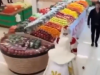 NAPRAVILI HAOS: Djeda Mrazovi se potukli u supermarketu (VIDEO)