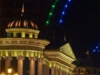 MORATE VIDJETI OVAJ BISER: Božićni ukrasi u ovom gradu izazvali salve smijeha (FOTO)