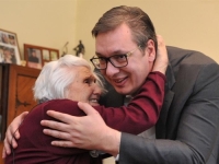 PA OVO MORA DA JE MONTAŽA: Penzioner iz Pazara šokirao izjavom o ljubavi prema Vučiću (VIDEO)