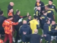 VELIKI TURSKI DERBI NIJE MOGAO PROĆI BEZ FRKE: Sve je počelo zagrijavanju (VIDEO)