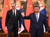 VUČIĆEV PROSTOR ZA MANEVRISANJE SE SUZIO: Ostao mu je samo kineski poluzagrljaj, a on košta i 'guši'