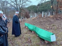 KLANJANA KOLEKTIVNA DŽENAZA U NASELJU KUKAVICE: Najmlađa žrtva imala sedam godina