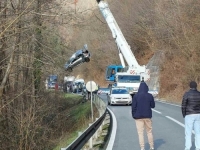 TEŠKA SAOBRAĆAJNA NESREĆA NA BH. PUTU: Automobil izvučen iz rijeke