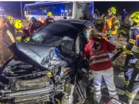 DIREKTAN SUDAR AUTOBUSA I AUTOMOBILA: Austrijanac preminuo u bolnici, deset putnika, među njima i državljanin BiH povrijeđeni