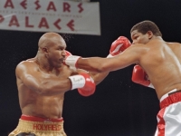 BIJESAN JER GA JE OSTAVILA; OTEO ŽENU I DJECU I NJU IZBO NOŽEM:  Bokser kojeg se i Holyfield plašio završio u zatvoru (FOTO + VIDEO)