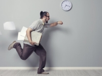 ZAŠTO NEKI LJUDI STALNO KASNE: Psiholog otkrio šta se događa u mozgu ljudi sa navikom koja uništava odnose