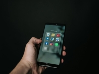 ZANIMLJIV EKSPERIMENT O MOĆI DRUŠTVENIH MREŽA: Kad algoritam utiša toksičan politički sadržaj