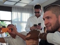 KHABIB I ZLATAN IBRAHIMOVIĆ ODMJERILI SNAGU: Pogledajte kako je izgledao okršaj (VIDEO)