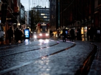 NIKO NIJE PRIŠAO DA POMOGNE: Muškarac u tramvaju pretukao djevojku, jer se poljubila sa drugom djevojkom