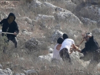 OKRUŽILI GA SA SVIH STRANA I POČELI UDARATI: Palestinac opisao kako su ga ilegalni izraelski doseljenici tukli, vukli i ostavili onesviještenog