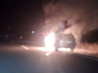 DRAMATIČNE SNIMKE NA CESTI U BiH: Izgorio automobil, vatrogascima pune ruke posla (FOTO)