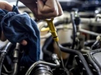 MNOGI OD NAS PRAVE OGROMNU GREŠKU: Evo šta morate znati kod dolijevanja ulja u motor...