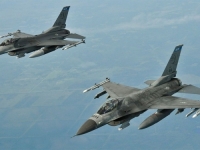 TRUMP PODIGAO AVIONE: Američka vojska izvela zračne napade na položaje...