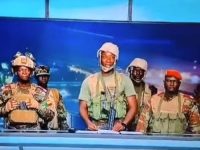 DRŽAVNI UDAR UŽIVO: Vojnici upali u program državne televizije, objavili preuzimanje vlasti (VIDEO)