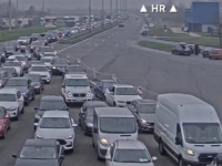 NA PRELAZAK GRANICE ČEKA SE SEDAM SATI: Kolona dugačka šest kilometara u smjeru prema...