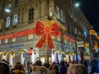 HAOS U CENTRU GRADA: Turisti rizikuju živote zbog jedne mašne, policija uvodi kazne