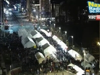 MASOVNO OKUPLJANJE U ĆACILENDU: Pristalice SNS pristižu autobusima, očekuju predsjednika