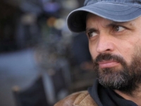 DAMIR KARAKAŠ UOČI PREMIJERE PREDSTAVE 'SNAJPER': 'Živimo u sakatom društvu bez empatije, bez ideja...'