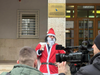 HO, HO, HO, DRAGI LJUDI: Djeda Mraz donio u CIK punu vreću glasova za Sinišu Karana