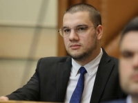 VUČINIĆ UZBURKAO JAVNOST: 'Pojedini poslanici iz SNSD-a za noć prokockaju 100.000 KM'