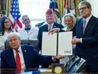 ZANIMLJIVA ODLUKA AMERIČKOG PREDSJEDNIKA: Trump proglasio marihuanu manje opasnom drogom