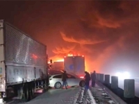 STRAVIČNA NESREĆA NA AUTOPUTU: Više od 50 vozila u lančanom sudaru, više mrtvih i povrijeđenih... (VIDEO)