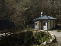 SKROMNA, A POSEBNA: Jedna od najmanjih džamija u BiH ima 16 kvadrata i može primiti...