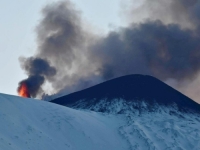 CRVENA UZBUNA NA SICILIJI ZBOG AKTIVACIJE VULKANA ETNA: Krateri stalnio izbacuju pepeo