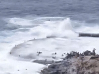 OBJAVLJEN ZASTRAŠUJUĆI SNIMAK: Ovo je trenutak kada je gigantski talas u Španiji ubio četvero ljudi, doslovce ih je izbacio iz bazena