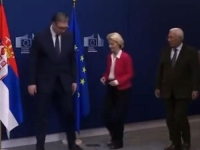 SNIMLJEN NEUGODNI MOMENAT U BRUXELLESU, VON DER LEYEN ZAUSTAVILA VUČIĆA: 'Čekaj da se maknemo od kamera...'