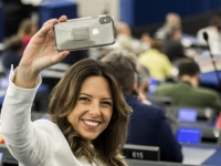 POLITIČKA PERVERZIJA I EPSKA BLAMAŽA: Ovo su plate i penzije europarlamentaraca!