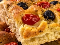 KAD BANU NENAJAVLJENI GOSTI: Na brzinu napravite slasnu pogaču i iznenadite ukućane… (VIDEO)