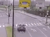 NADZORNE KAMERE SNIMILE STRAVIČNU NESREĆU: Vozač bježao policiji, sudario se, izašao iz auta pa... (VIDEO)