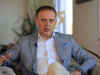 RASPAD SISTEMA U RS-u JE TOLIKO OČIT DA GA NI ENTITETSKA NOVINSKA AGENCIJA VIŠE NE MOŽE SAKRITI, RAČIĆ TVRDI: 'U javnim preduzećima višak 5.000 radnika'