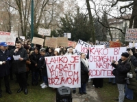 'SB' NA LICU MJESTA: Studenti pred Vladom KS - 'Plin na max, odgovornost na minimum'