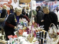 'SLOBODNA BOSNA' NA LICU MJESTA: Pogledajte kakva atmosfera vlada na Diplomatskom zimskom bazaru u Sarajevu (FOTO)