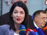 JELENA TRIVIĆ U NEVJERICI: 'Svaka beba koja se rodi u Republici Srpskoj od naše Vlade prvo što dobije...'