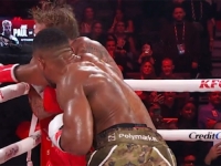 KAKAV DEGENEK: Pogledajte kako je Anthony Joshua brutalno nokautirao Jake Paula...