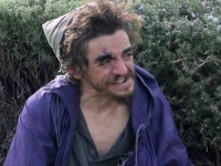 PREPOZNAJETE LI GA: Ovaj beskućnik je nekada bio zvijezda popularne serije za djecu, pogledajte kako danas živi... (FOTO, VIDEO)