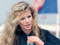 BILA JE SAN SVAKOG MUŠKARCA, A ONDA SU JOJ DEMONI POJELI LJEPOTU: Starost je dočekala ZAKLJUČANA U KUĆI i uništena od PLASTIČNIH OPERACIJA (FOTO)