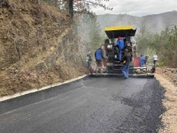 NEVJEROVATNO: Četrnaest mjeseci nakon poplava, počelo asfalitiranje...